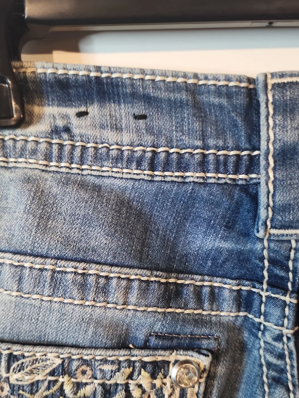 Miss Me Easy Cropped Jeans NWOT Size 31 - Picture 7 of 14